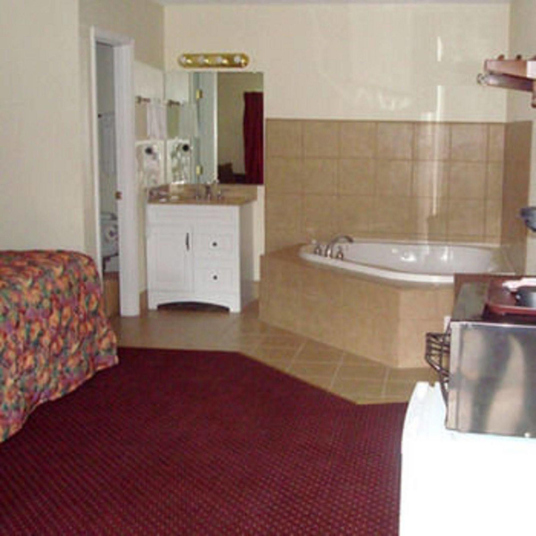 The Whispering Pines Motel- WhitestoneWhite Stone 部屋 写真